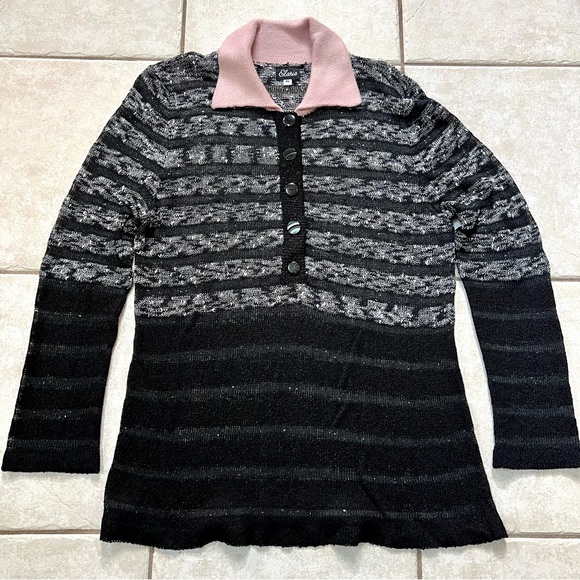 Elaris Hand-Loomed Black & White Collared Sweater - Picture 4 of 14